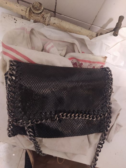 Bolsa senhora pele genuína em preto com Alsa de corrente+ctt registado