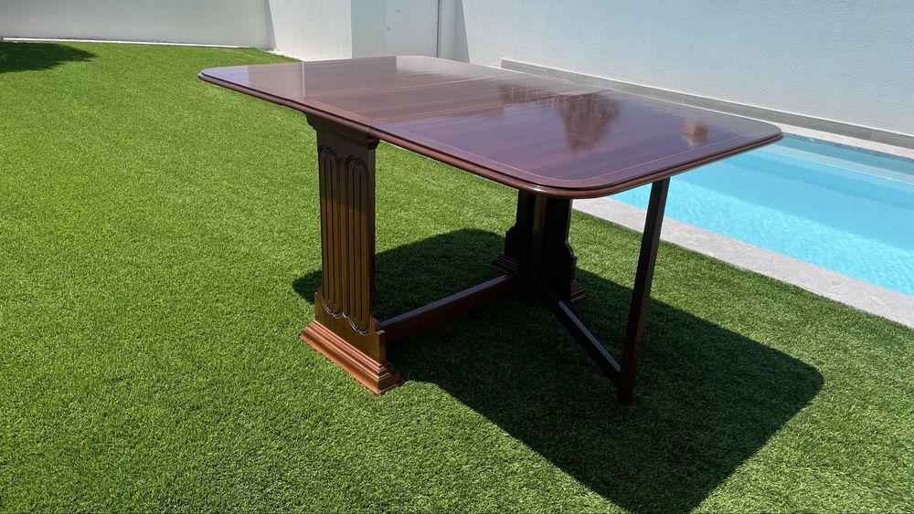 Mesa de Jantar com Abas em Madeira - Estilo Clássico / Consola