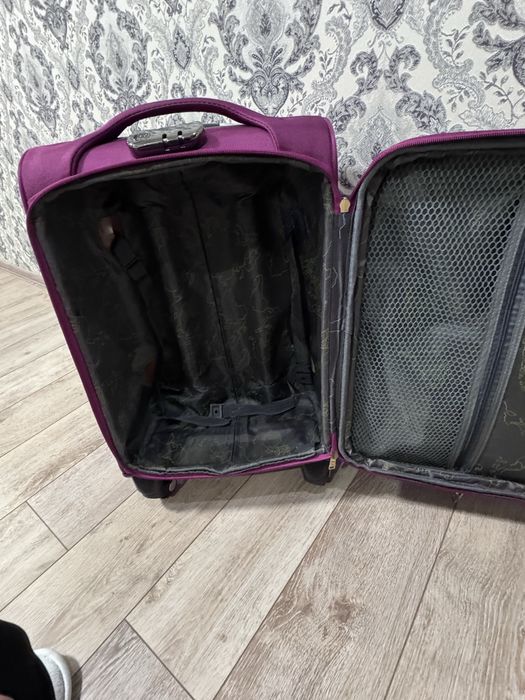 Продам чемодан в чудовому стані