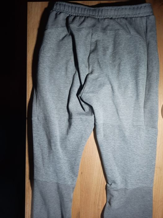 Szare spodnie dresowe męskie Puma