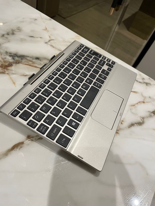Toshiba Click  10