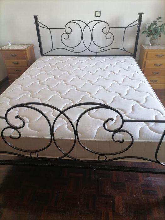 Vendo cama com colchão (2 unidades) - 300€ cada