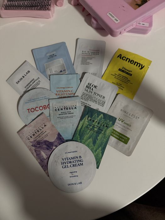 Лот косметики,пробники та вії