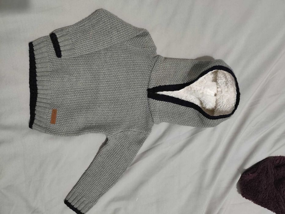 Camisola de malha com capuz Bebe