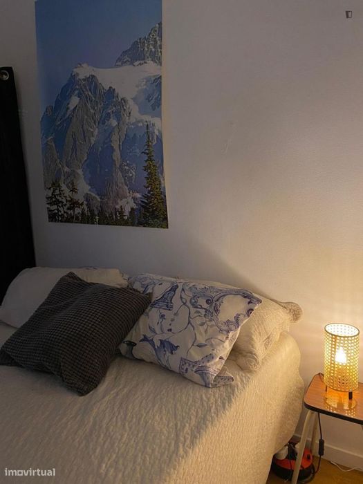 Quarto - localizado em Lumiar Lisbon
