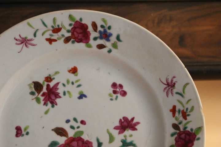 Prato  família rosa  em porcelana companhia das Índias