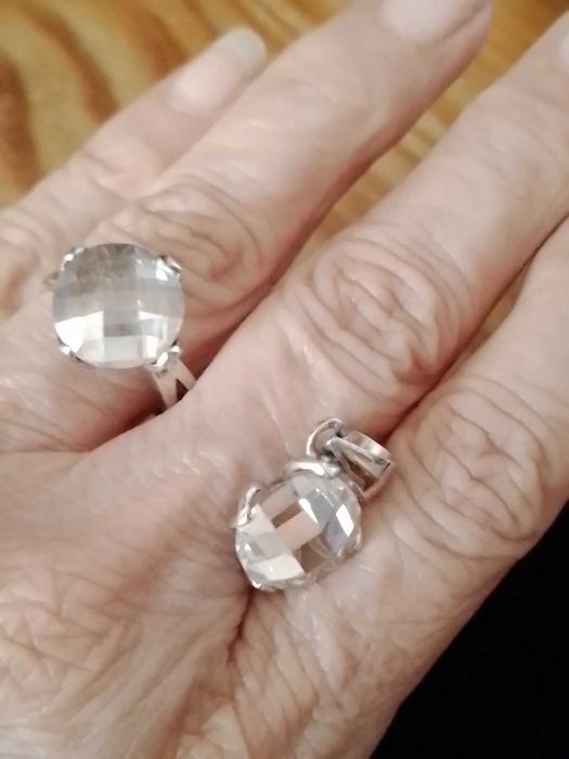 Pendente e anel  em prata com pedra transparente
