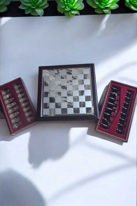 Дзеркальні шахи в деревяному корпусі