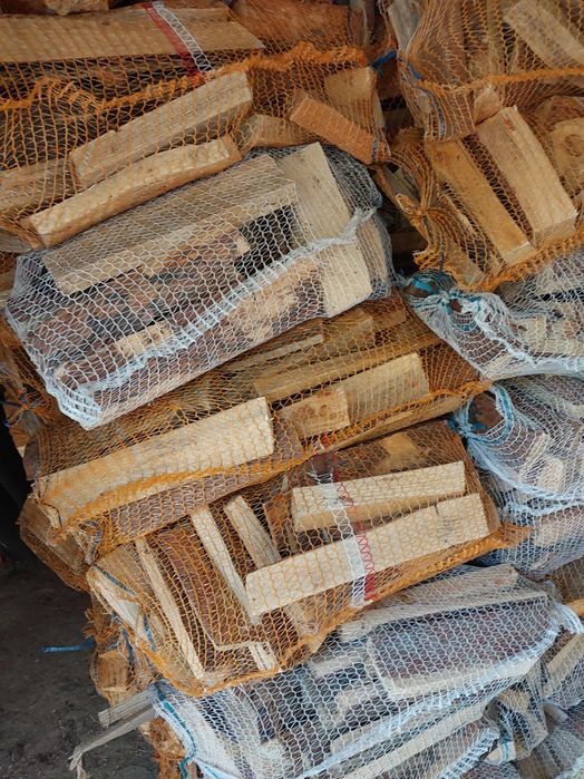 Drewno rozpałkowe w workach