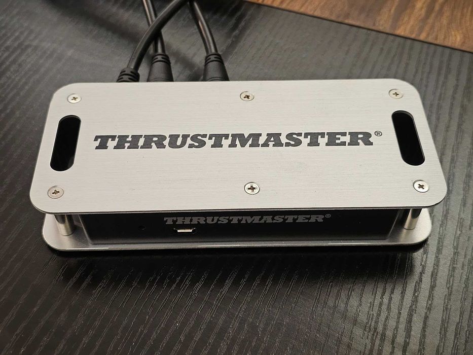 Volante Thrustmaster T300 + T3PA + TH8A + TSSH + TM SIM HUB + Add-ons