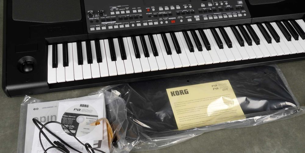 Korg PA600 selado por estrear com garantia 3 anos e fatura em seu nome