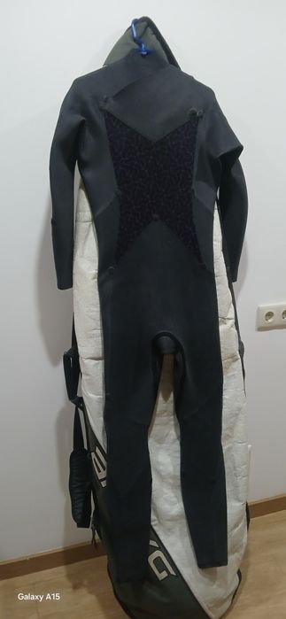 Prancha de surf + Capa + Quilhas FCS + Fato de surf BILLABONG 4:3