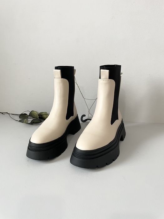 Нові Ботінки кросівки