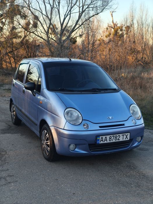 Део матіз 2008р. На гарній комплектації, кондиціонер скло підйомники підсилювач керма, на зимовій резині, автомат працює без зауважень, по двигуну і ходовій все добре. + Комплект літньої резини майже нової.