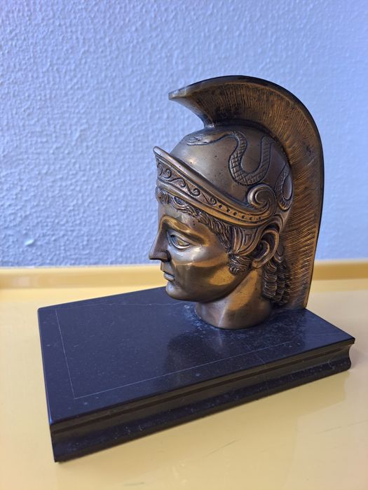 Pisa papéis em bronze