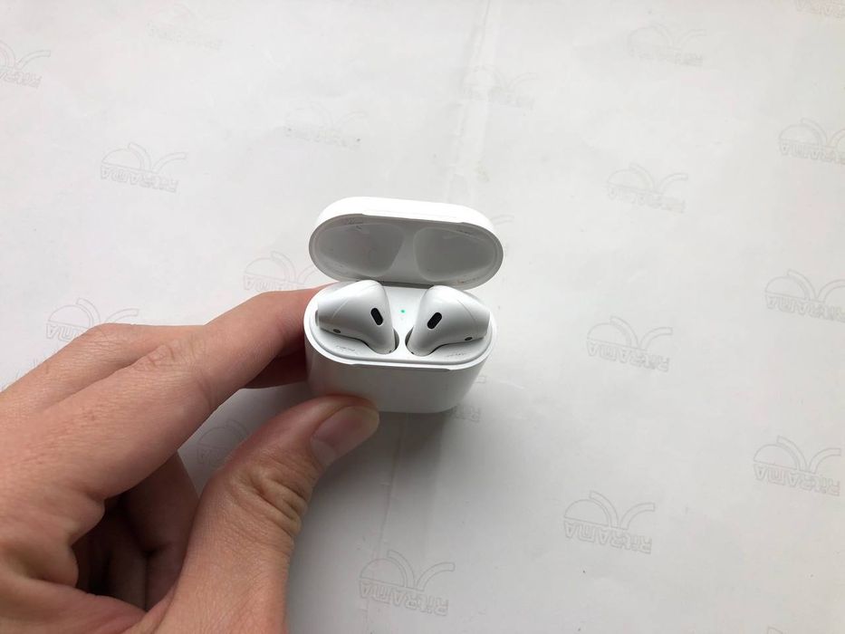 Apple AirPods 2 (MV7N2)