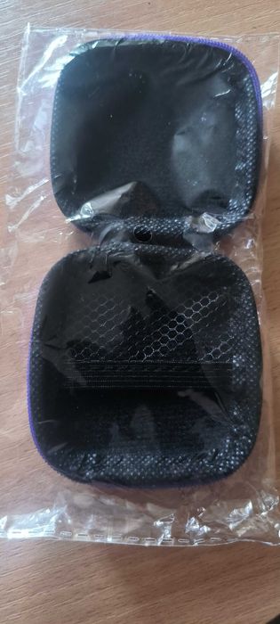 Продам чехол для наушников