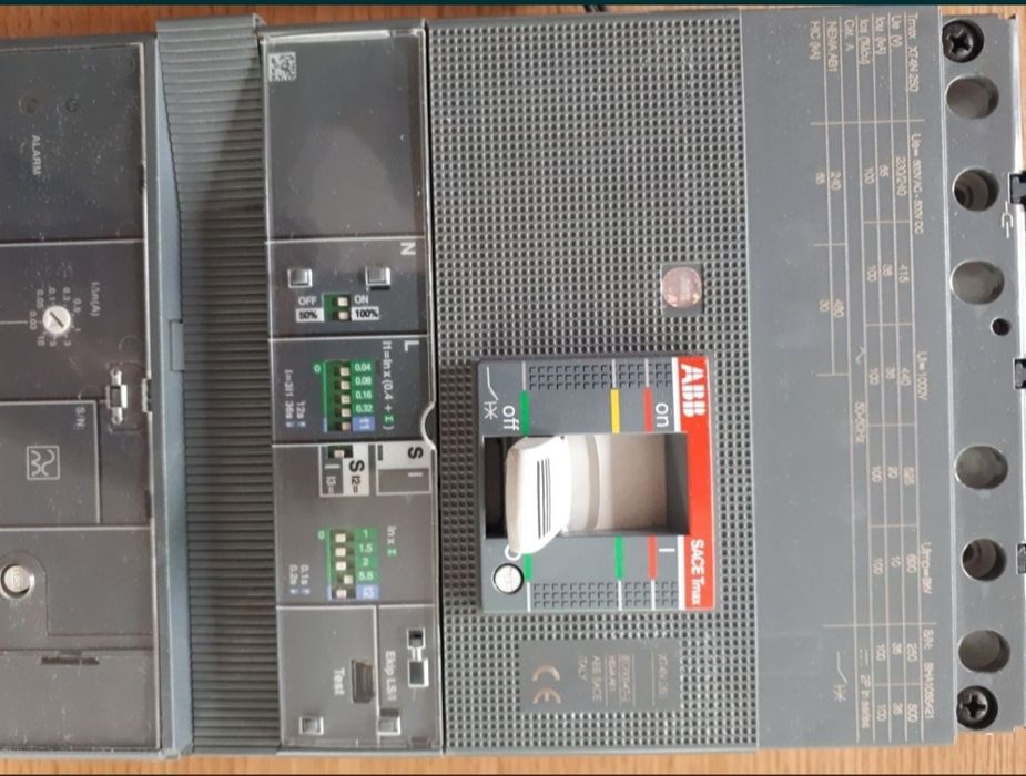 Wyłącznik mocy do transformatorów, generatorów i zabezp. instalacji el