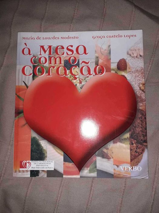 À mesa com o coração  Maria de Lurdes Modesto e Graça Castelo Lopes