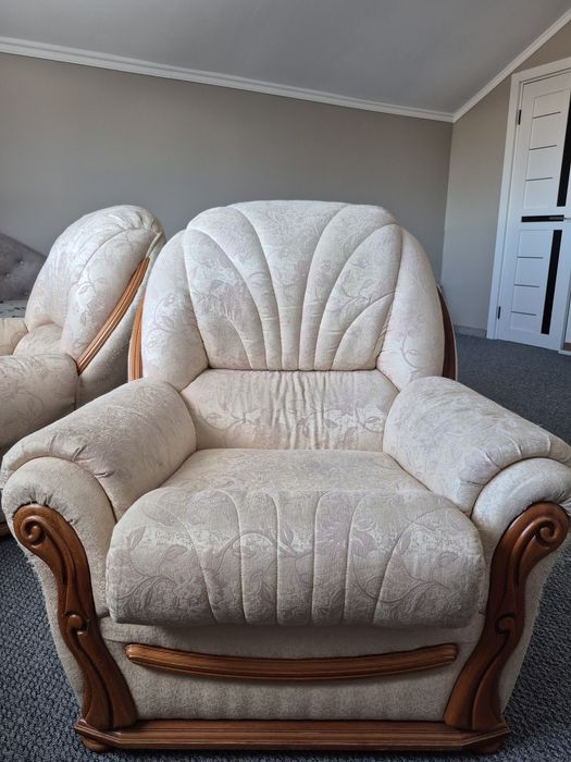 Диван в гарному стані