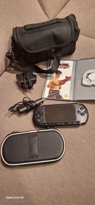 PSP bardzo dobry stan+karta pamięci 4 GB +gra + torba