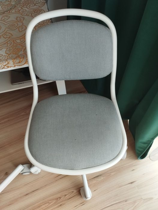 Sprzedam 2 krzesła z IKEA