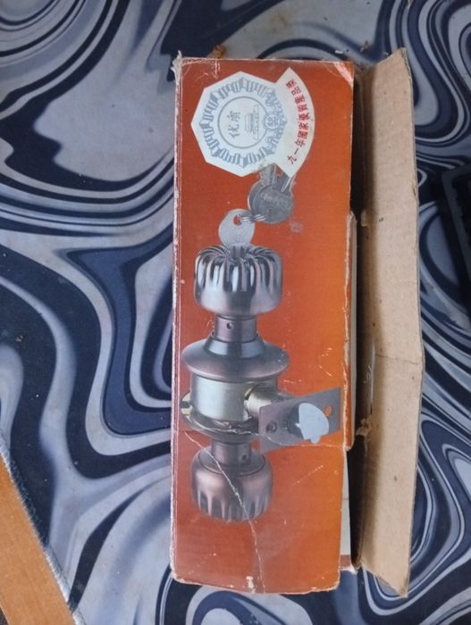 Дверной замок Door lock with knobs