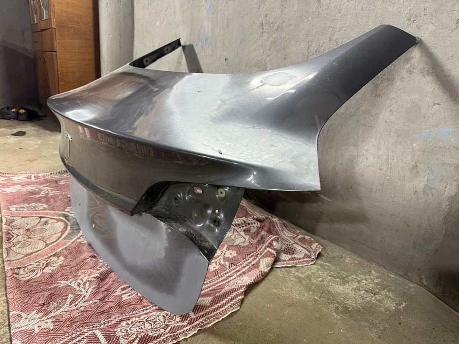 Крышка багажника Tesla 3