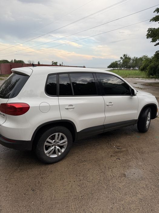 Volkswagen Tiguan 2.0 бензин  | 2013 | Автомат |