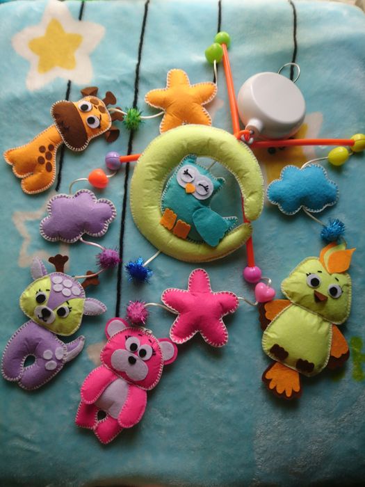 Мобиль для новорожденных из фетра