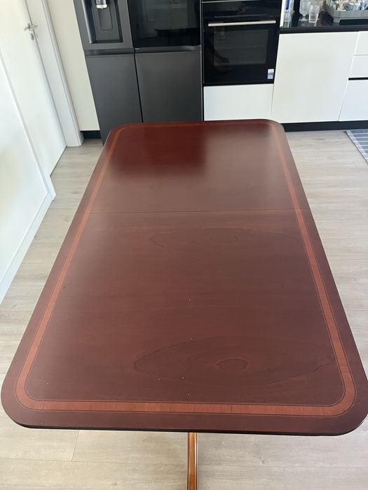 Mesa de madeira maciça