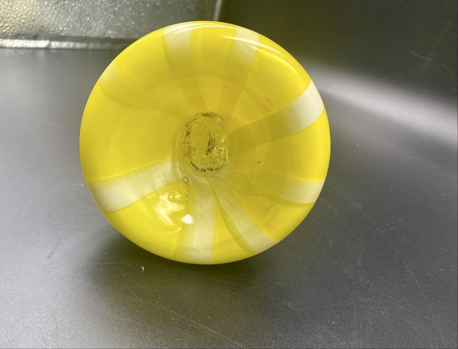 Unikatowy stary wazon z kaczym dziobem