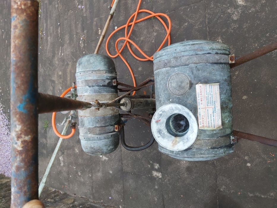 Maquina de sulfatar antiga,completa com cana e a funcionar