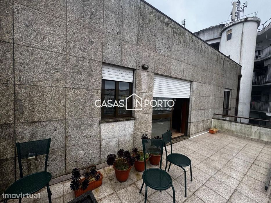 T1 Recuado com Terraço Privativo Próximo do Metro