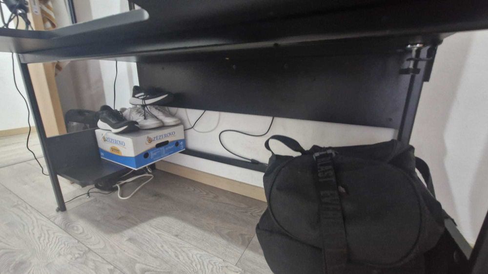Secretária Gaming IKEA FREDDE – Preta (Excelente Estado)