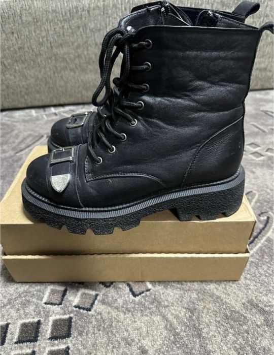 Шкіряні ботинки жіночі