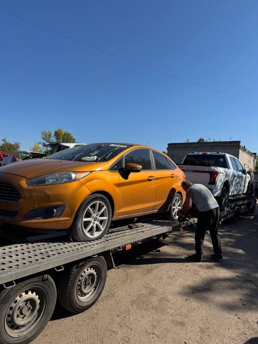 Ford Fiesta передний бампер США оригинал бампер оригінал
