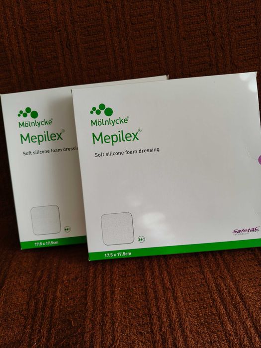 Opatrunek piankowy Mepilex 17,5x17,5 cm | Nowy, 5 szt. Ważny do 2028 r.