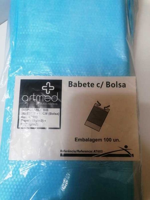 Babetes descartáveis com bolsa