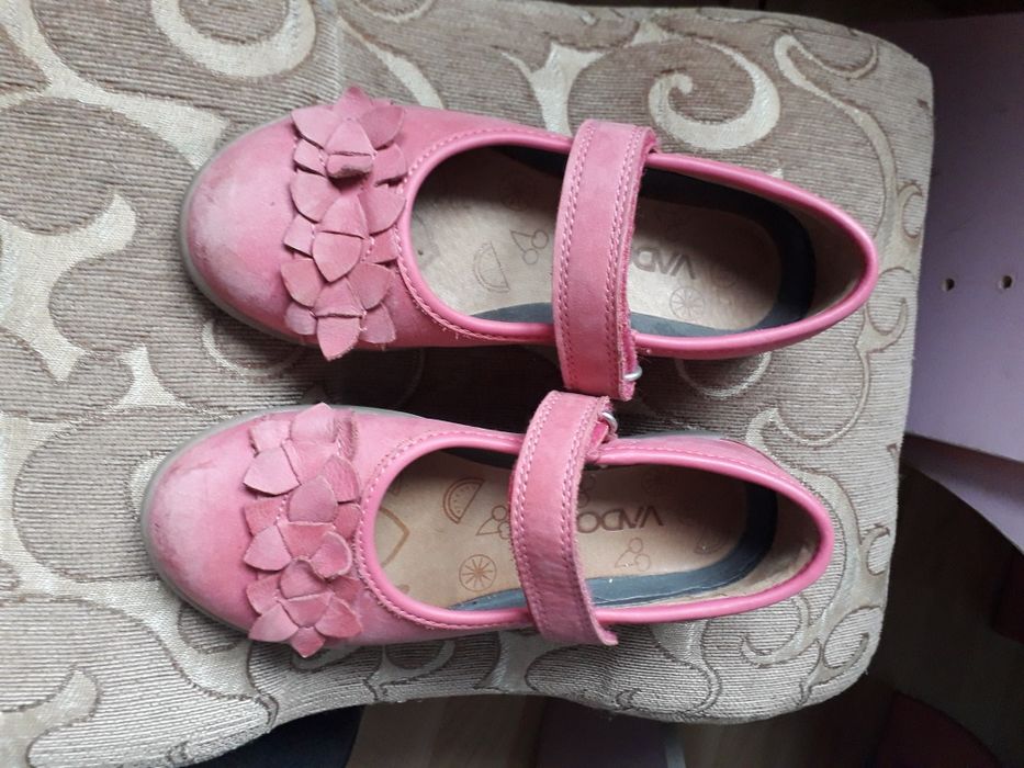 Шкіряні дівчачі туфлі