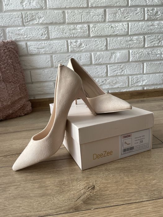 NOWE ! Dee Zee Szpilki rozmiar 39 , beż