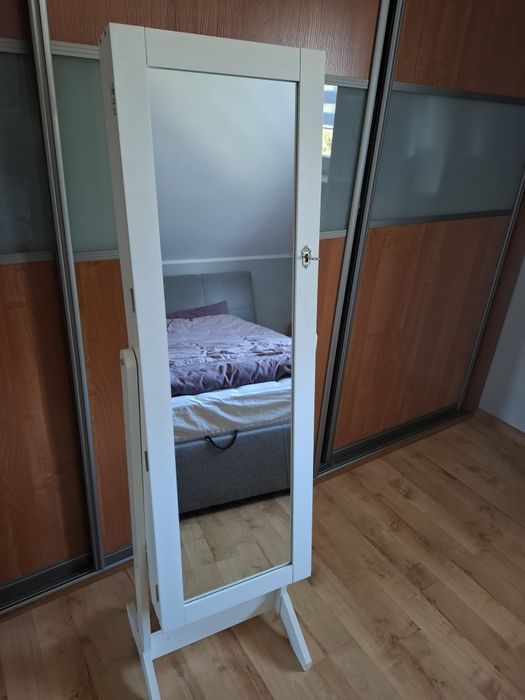 Toaletka biała z lustrem