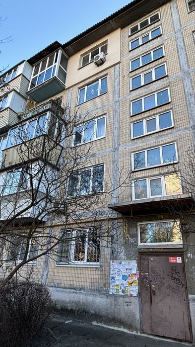 Будівельників 14, дарницька площа