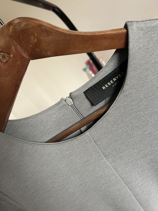 Sukienka elegancka Reserved L