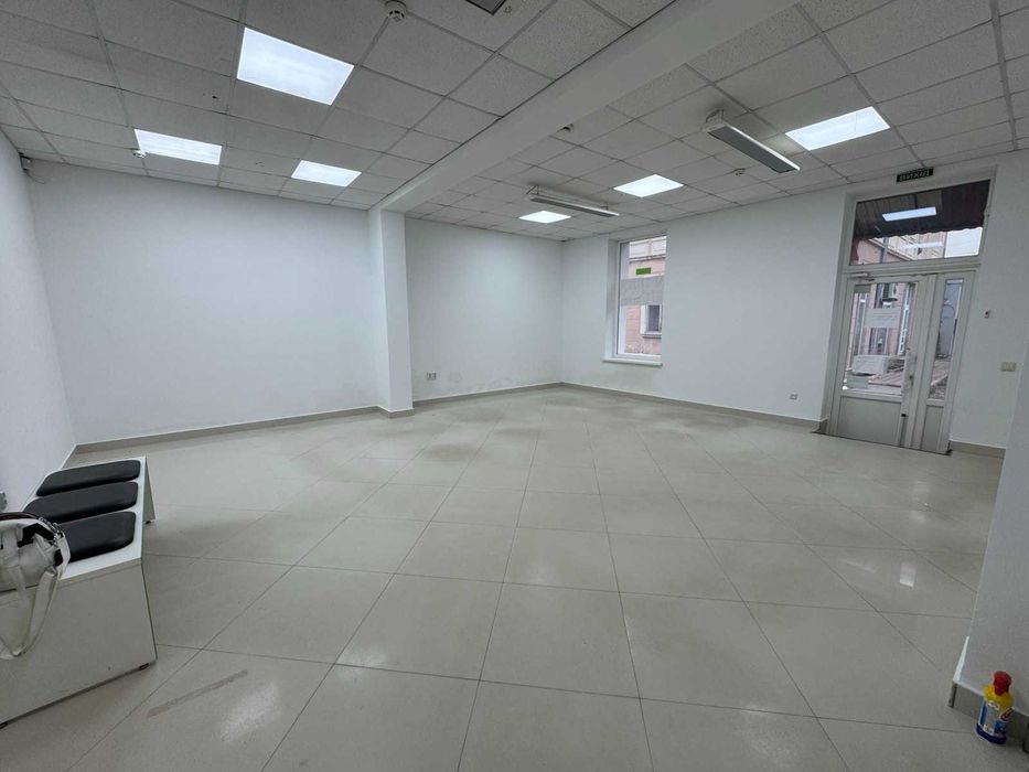 Оренда фасадного комерційного приміщення, Центр, м. Дрогобич!