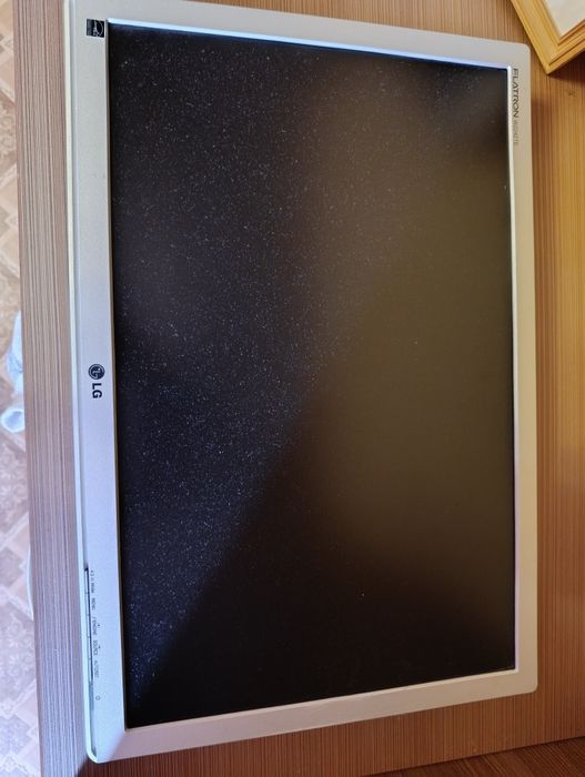 Монитор LG w2242TE