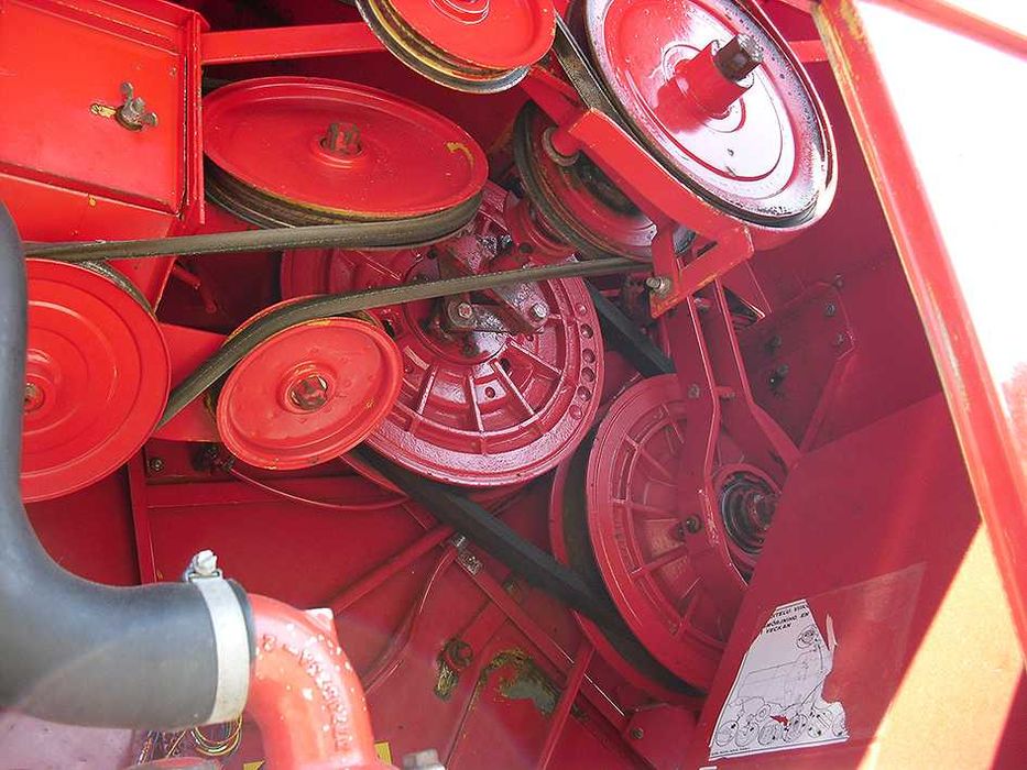 Зерноуборочный комбайн Massey Ferguson 330