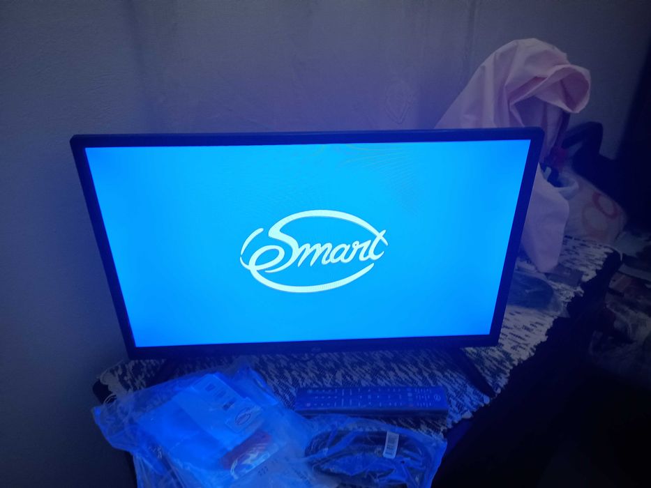 TV Smart 24.8" led HD+Box Android TV