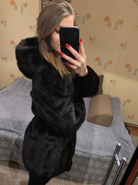 Шуба норкова з натурального хутра