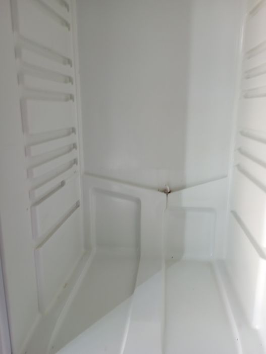 Холодильник indesit 1.8 б/у